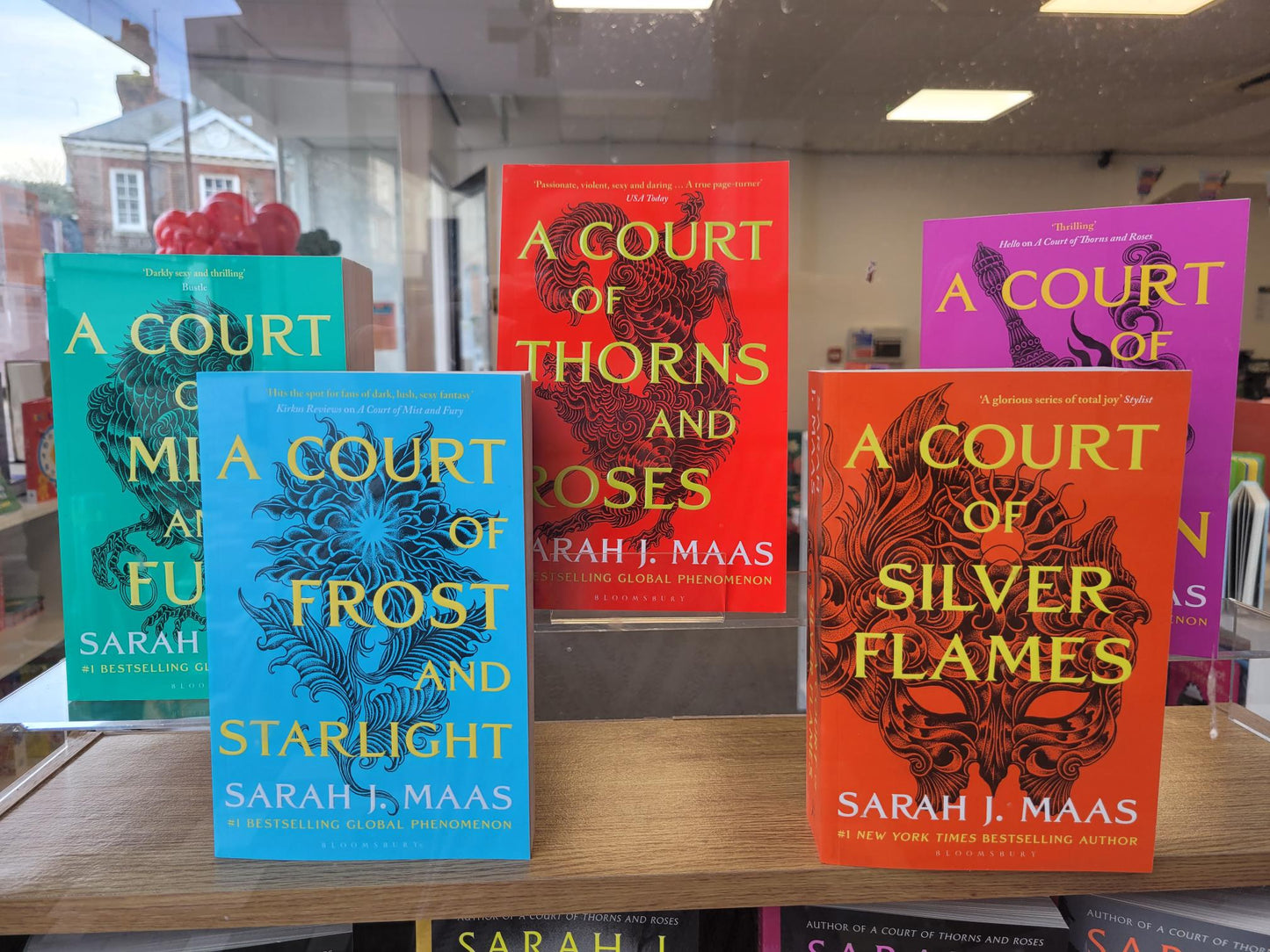 A Court of Thorns and Roses - Complete set, Sarah J Mass with 10% off RRP